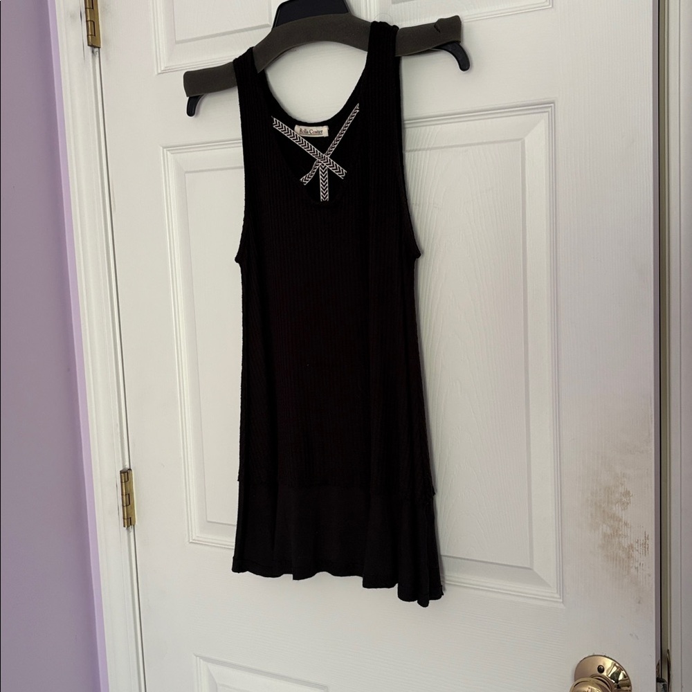 Black sleeveless top with design in the v neck size small